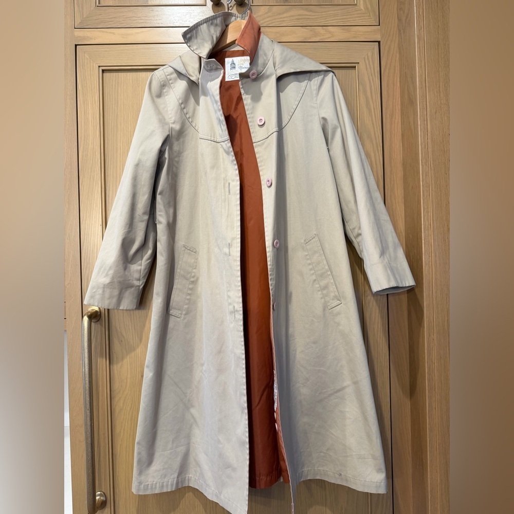 Vintage classic London Fog Tan Trench Coat with Rust Lining Union Label USA 10P